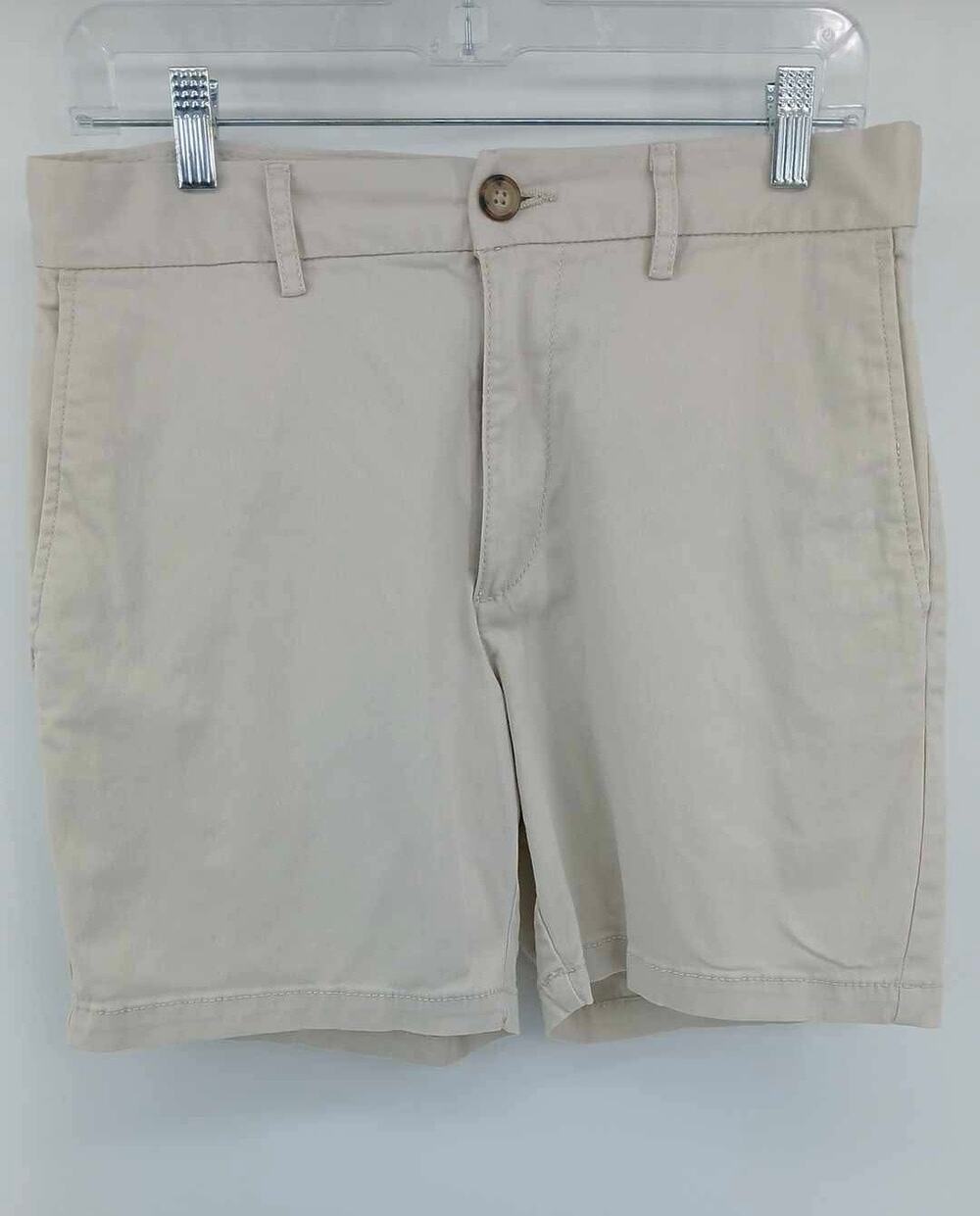 Men’s khaki old navy shorts (31 slim)